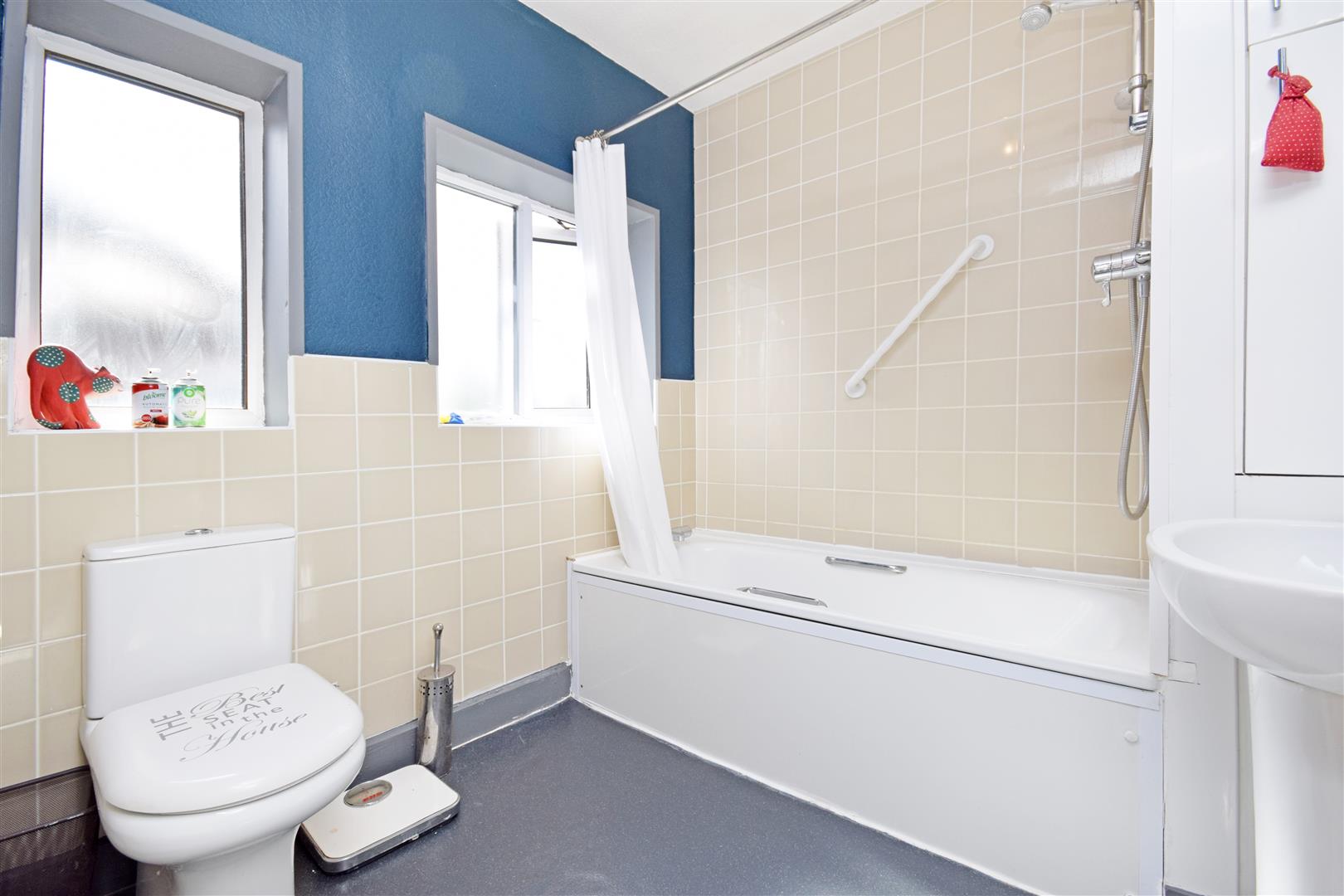 Whitton Avenue East, Greenford